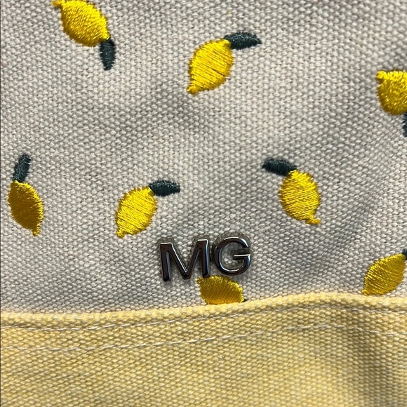 Madden Girl | Lemon Print Mini Tote w/ Charms, Wristlet and Crossbody Strap 🍋 - Picture 6 of 13